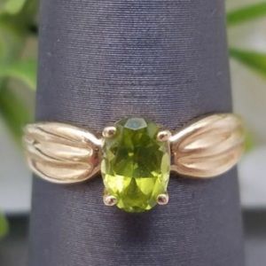Preloved Solid 10K Peridot Ring